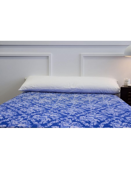 Funda de colchón azul con estampado floral | Deslan Internacional