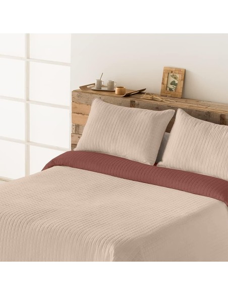 Colcha Reversible Modelo Quito - Beige | Microfibra Termosellada | Deslan Internacional